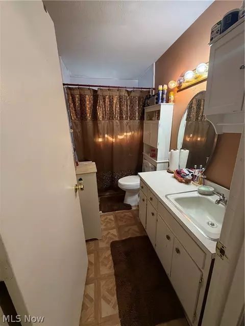 Bath - 362 Brace Ave, Elyria, OH 44035 photo 1 of 2