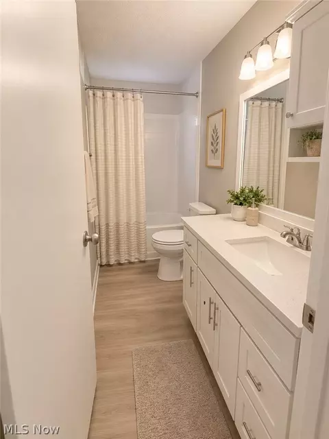 Bath - 362 Brace Ave, Elyria, OH 44035 photo 2 of 2