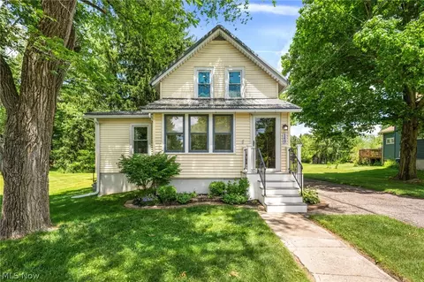 140 5th Ave, Chardon, OH 44024