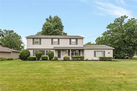 680 Forest Ridge Dr, Youngstown, OH 44512
