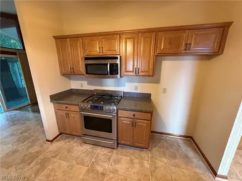 2174 Rockefeller Rd, Wickliffe, OH 44092 photo 7