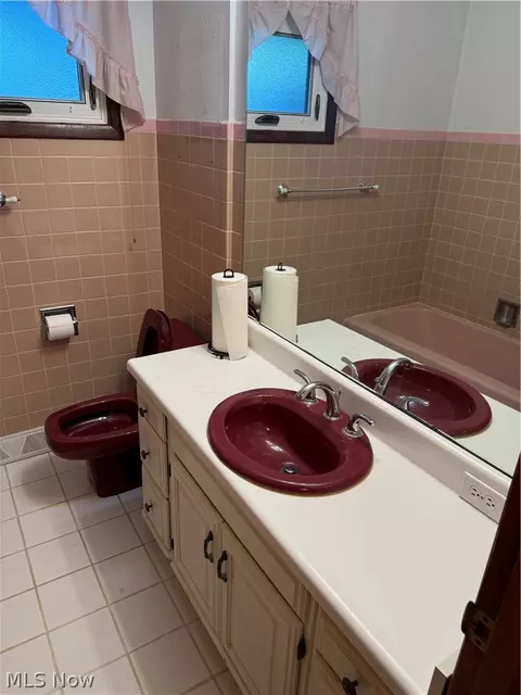 2174 Rockefeller Rd, Wickliffe, OH 44092 photo 13