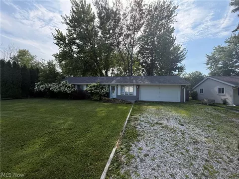 5976 Reynolds Rd, Mentor On The Lake, OH 44060