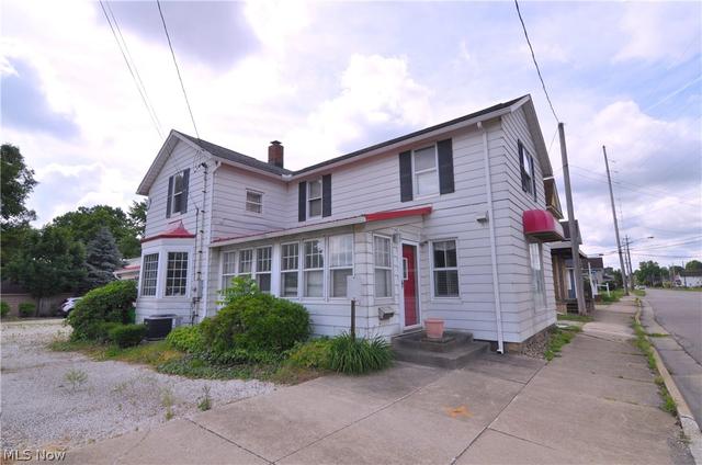 25 31st St SW, Barberton, OH 44203