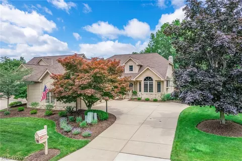 2137 Waters Edge Dr, Westlake, OH 44145