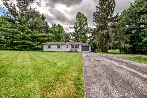 15755 Messenger Rd, Chagrin Falls, OH 44023