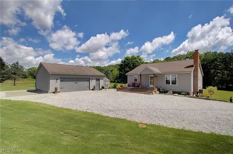 14157 Lisbon St NE, Paris, OH 44669