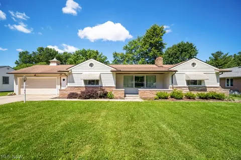 7988 Wright Rd, Broadview Heights, OH 44147