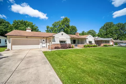7988 Wright Rd, Broadview Heights, OH 44147 photo 2
