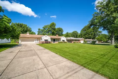 7988 Wright Rd, Broadview Heights, OH 44147 photo 3