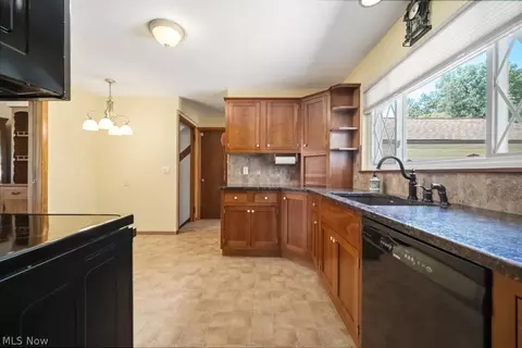 7988 Wright Rd, Broadview Heights, OH 44147 photo 15