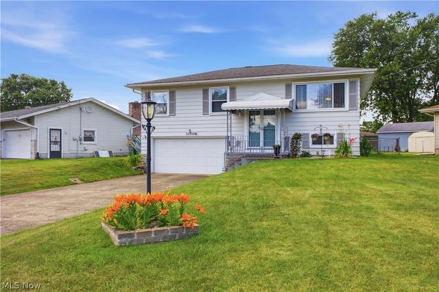 3656 High Meadow Dr, Canfield, OH 44406