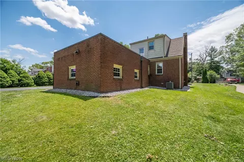 Exterior - 222 Brookfield Ave, Boardman, OH 44512 photo 5 of 6