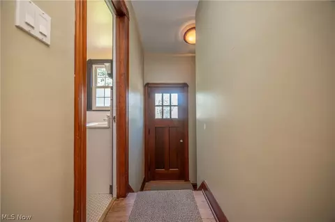 Entry Way - 222 Brookfield Ave, Boardman, OH 44512 photo 2 of 4