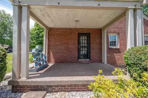 Exterior - 222 Brookfield Ave, Boardman, OH 44512 photo 4 of 6