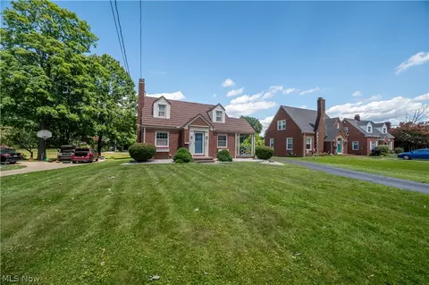 Exterior - 222 Brookfield Ave, Boardman, OH 44512 photo 2 of 7