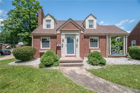 Exterior - 222 Brookfield Ave, Boardman, OH 44512 photo 4 of 7