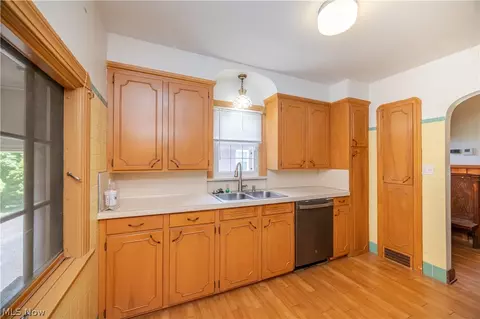 Kitchen - 222 Brookfield Ave, Boardman, OH 44512 photo 2 of 2