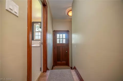 Entry Way - 222 Brookfield Ave, Boardman, OH 44512 photo 1 of 2