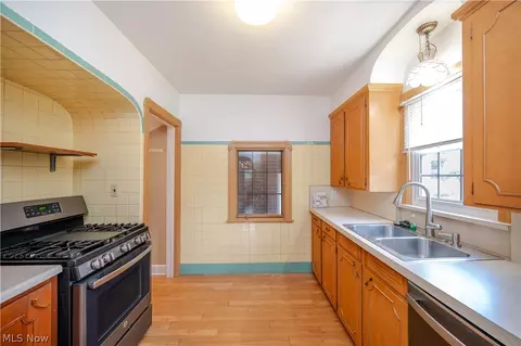 Kitchen - 222 Brookfield Ave, Boardman, OH 44512 photo 1 of 2