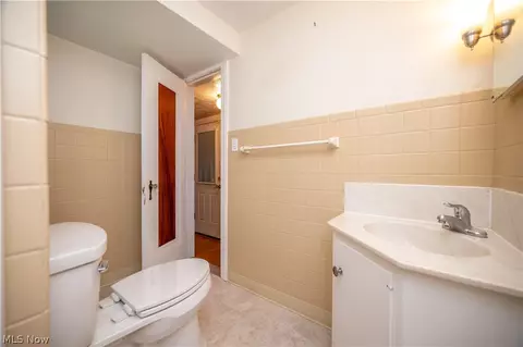 Bath - 222 Brookfield Ave, Boardman, OH 44512 photo 2 of 5