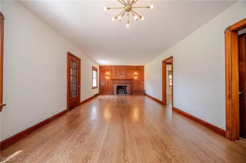Living - 222 Brookfield Ave, Boardman, OH 44512 photo 3 of 4
