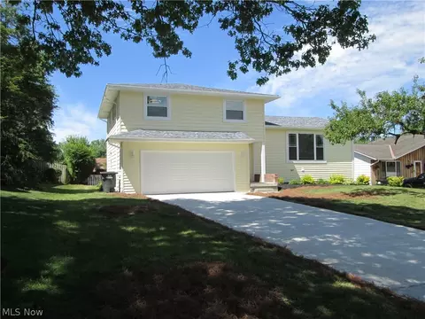 2887 Nancy Cir, Brunswick, OH 44212
