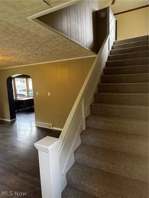 Entry Way - 976 N Main St, Killbuck, OH 44637 photo 3 of 5