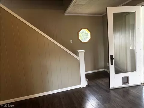 Entry Way - 976 N Main St, Killbuck, OH 44637 photo 4 of 5