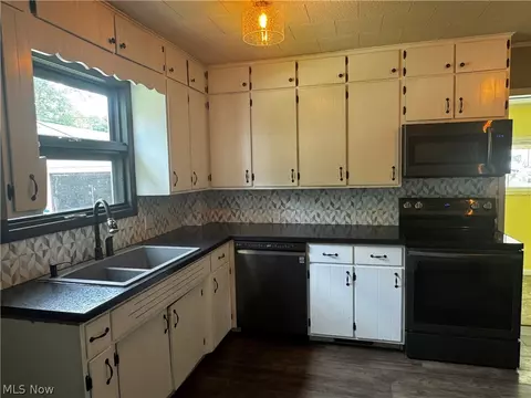 Kitchen - 976 N Main St, Killbuck, OH 44637 photo 2 of 4