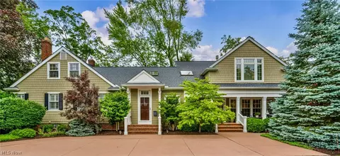 385 Longbeach, Bay Village, OH 44140