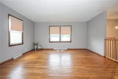Living - 135 Pine Ln, Barnesville, OH 43713 photo 2 of 5