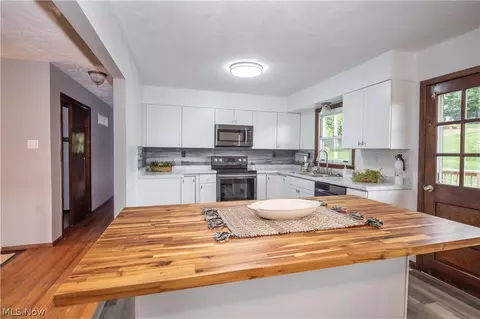 Kitchen - 135 Pine Ln, Barnesville, OH 43713 photo 3 of 3