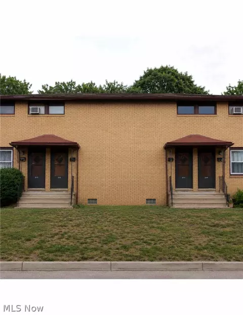 211 Clara Ct, Louisville, OH 44641