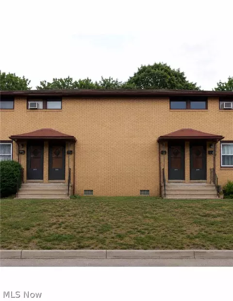 211 Clara Ct, Louisville, OH 44641