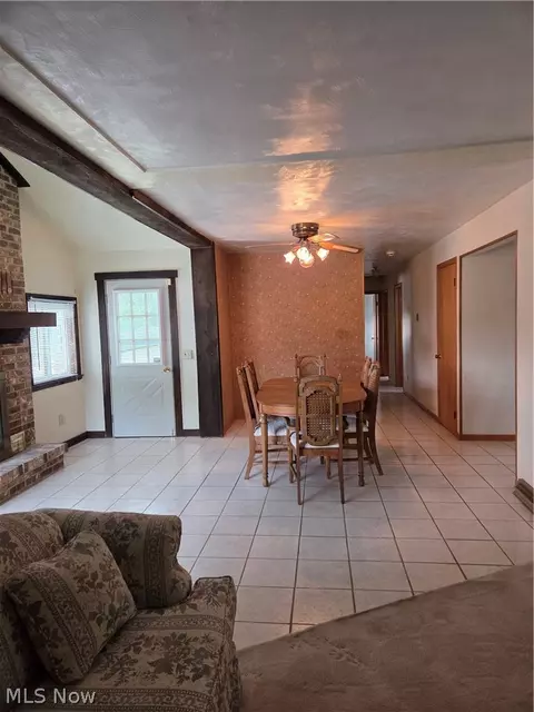 Dining - 636 Lincoln Ave, Struthers, OH 44471 photo 2 of 3