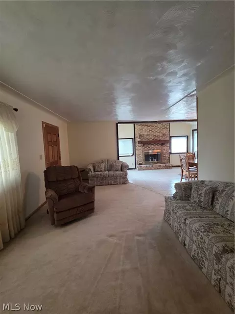 Living - 636 Lincoln Ave, Struthers, OH 44471 photo 1 of 3