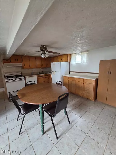 Kitchen - 636 Lincoln Ave, Struthers, OH 44471 photo 2 of 2