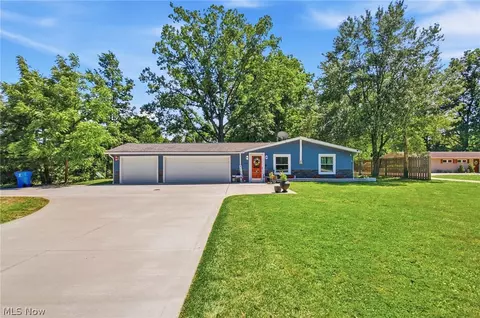 8870 N Spring Valley Park Dr, Chagrin Falls, OH 44023