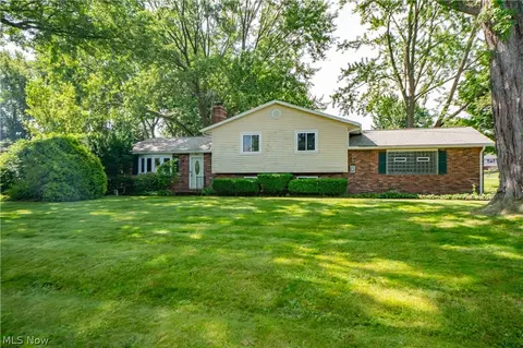 942 El Dorado Dr, Akron, OH 44319