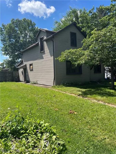 304 E 4th St, Dover, OH 44622 photo 2