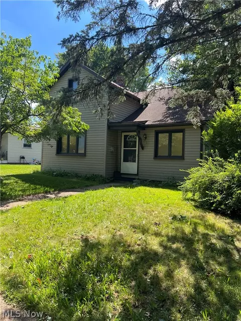 304 E 4th St, Dover, OH 44622