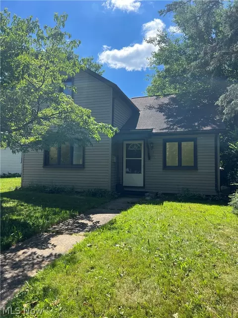 304 E 4th St, Dover, OH 44622 photo 3