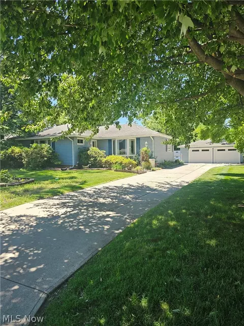 242 Sunset Rd, Avon Lake, OH 44012