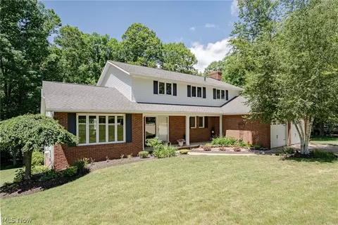 8515 Scenicridge Ave NW, Clinton, OH 44216