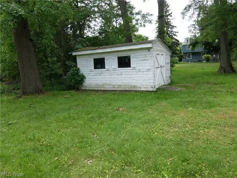 Exterior - 4022 Devon Dr SE, Warren, OH 44484 photo 6 of 6