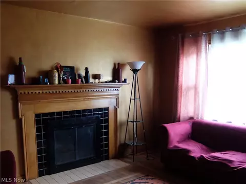 Living - 4022 Devon Dr SE, Warren, OH 44484 photo 1 of 1