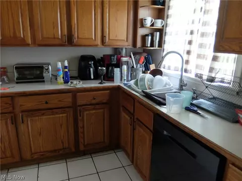 Kitchen - 4022 Devon Dr SE, Warren, OH 44484 photo 1 of 2