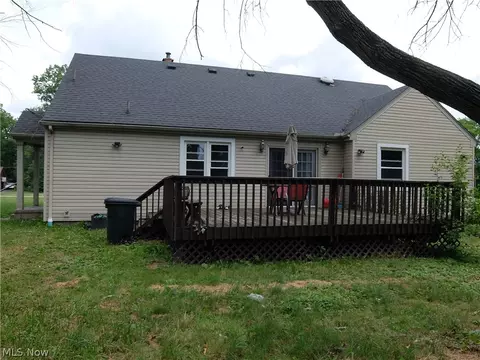 Exterior - 4022 Devon Dr SE, Warren, OH 44484 photo 2 of 6