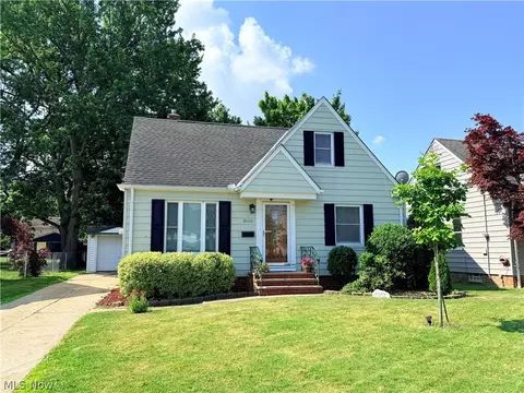 30008 Mildred St, Willowick, OH 44095